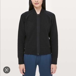 Lululemon on repeat bomber black size 4